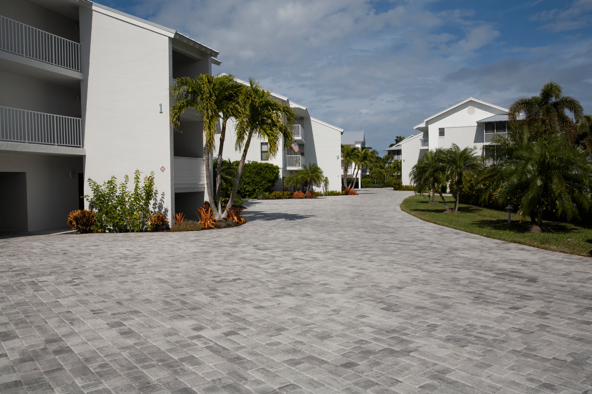 Euro+3PC+White+Charcoal