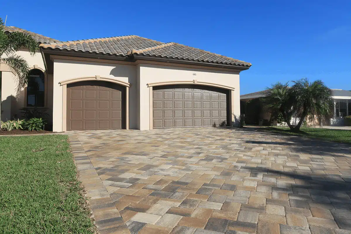 9×12 Mega Stone Vanilla – Pecan – Charcoal