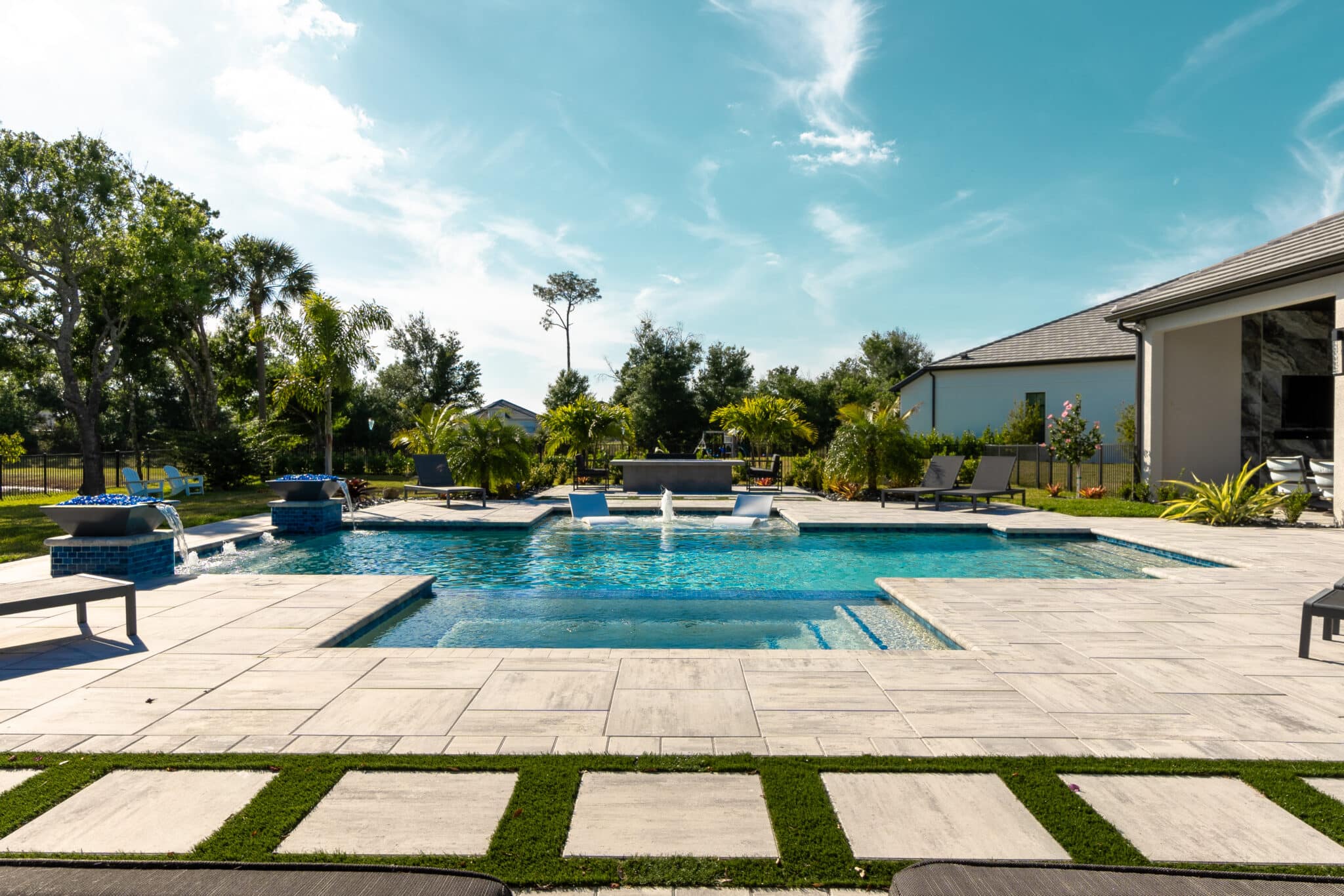 Paver Slabs 24×24 White – Charcoal